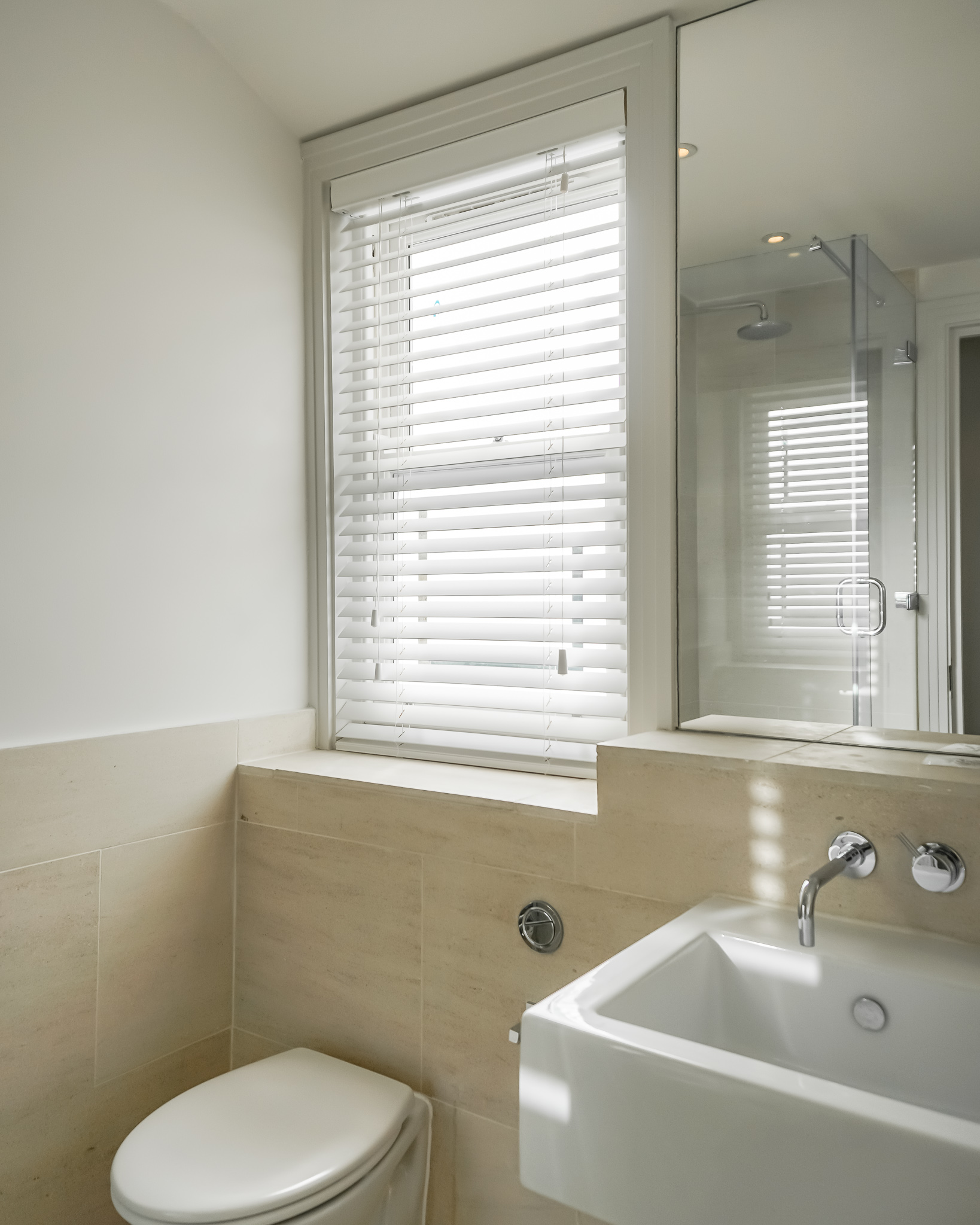 bathroom venetian blind white